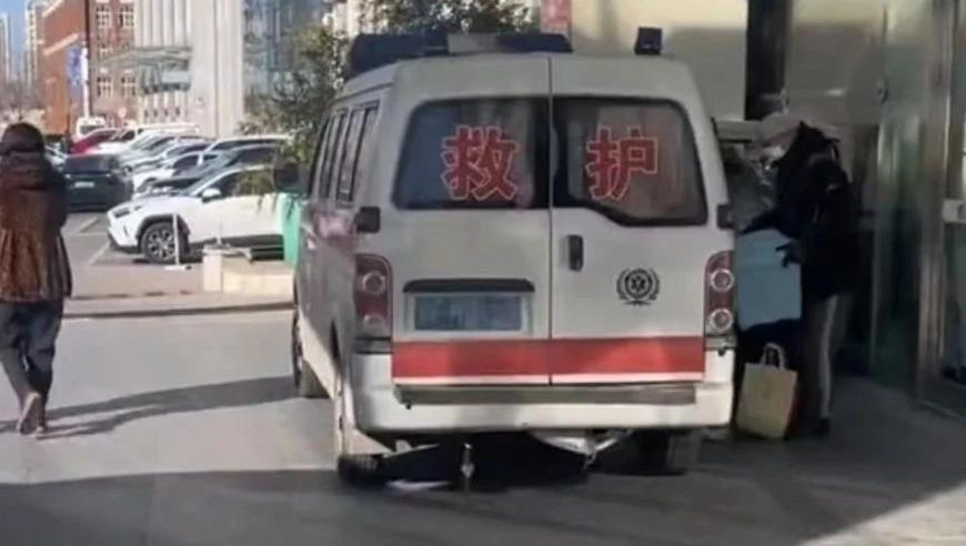 今晚上香港正版挂牌挂什么,马克龙直接上手拦住特朗普发言,决策资料解释落实_增强版V12.98